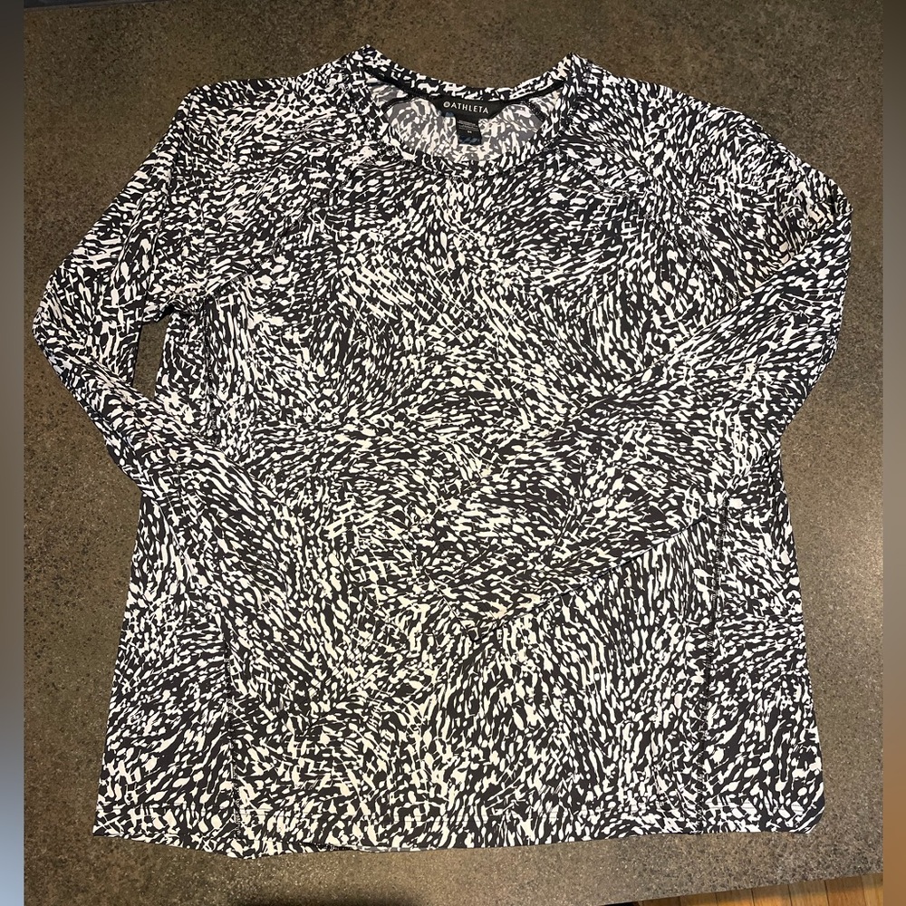 Athleta loose and full length performance workout shirt. Black and white, M